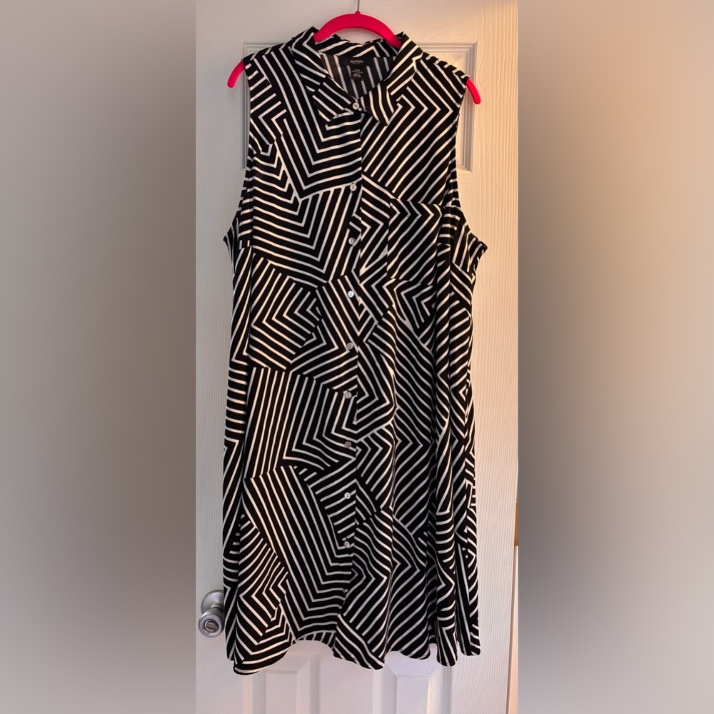Alfani Black and White Geometric Pattern Button Down Dress 22W